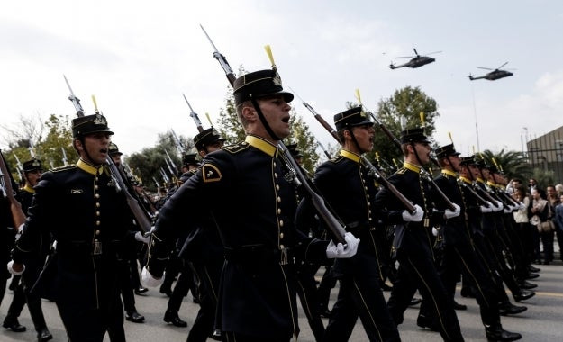 Παραμονή στο στράτευμα και μετά τη σύνταξη για τους αξιωματικούς των Ενόπλων Δυνάμεων